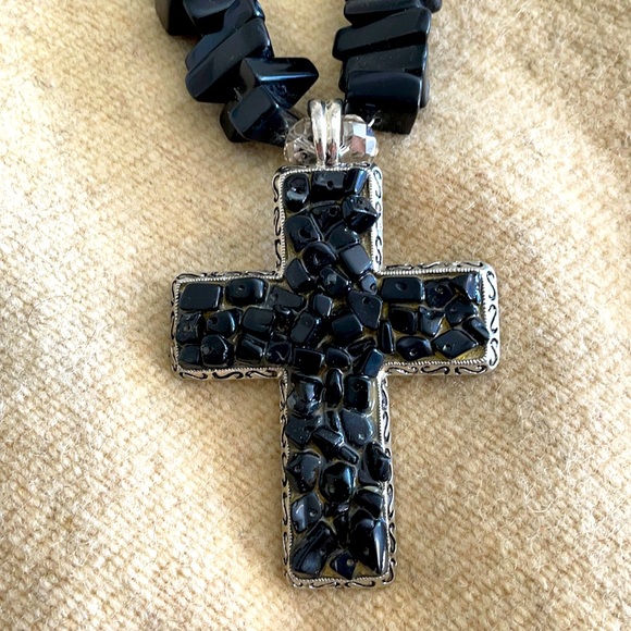 Jewelry - 🎄Black Chunk Necklace w/ Black Stone Cross Pendant